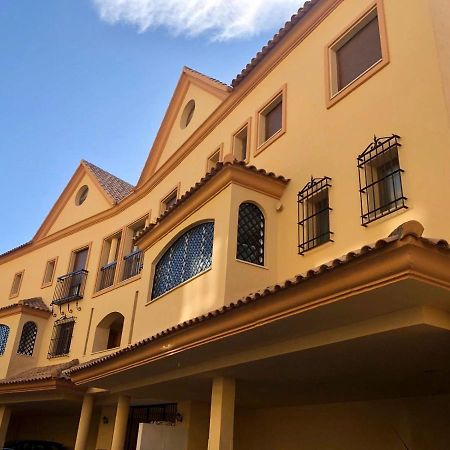شقة Luxurious Duplex Penthouse With Golf And Sea Views بينالماذينا المظهر الخارجي الصورة