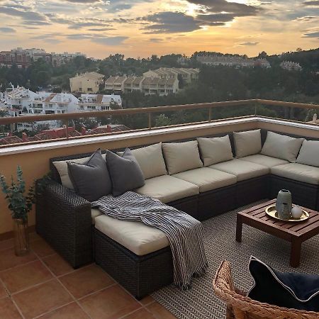 شقة Luxurious Duplex Penthouse With Golf And Sea Views بينالماذينا المظهر الخارجي الصورة
