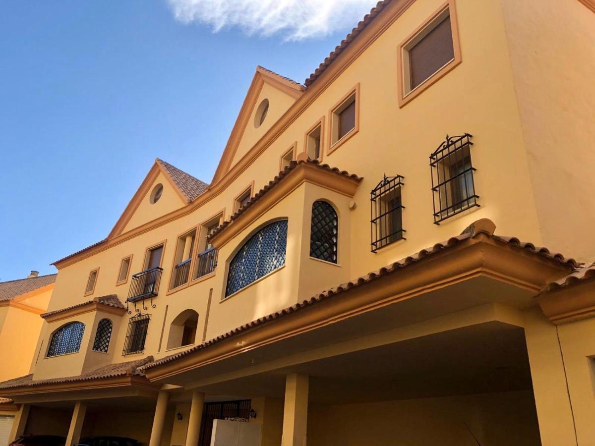 شقة Luxurious Duplex Penthouse With Golf And Sea Views بينالماذينا المظهر الخارجي الصورة