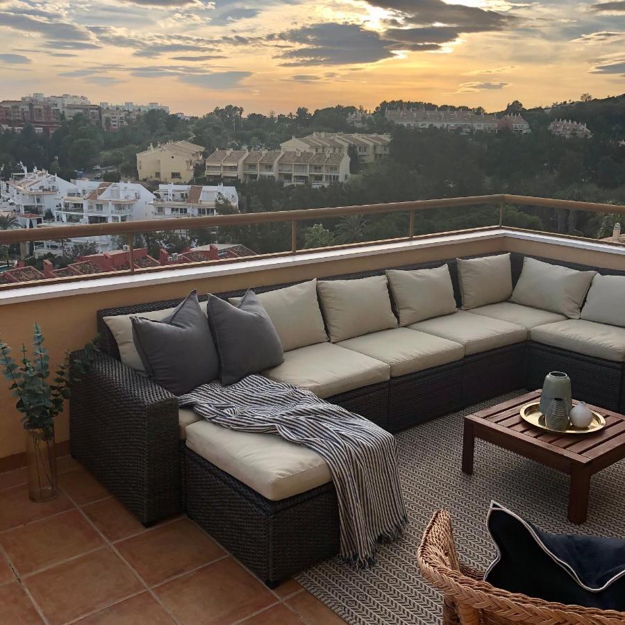 شقة Luxurious Duplex Penthouse With Golf And Sea Views بينالماذينا المظهر الخارجي الصورة